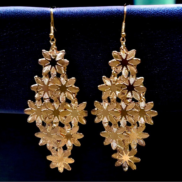 STUNNING GOLD CASCADING FLOWER EARRINGS! - Picture 1 of 13
